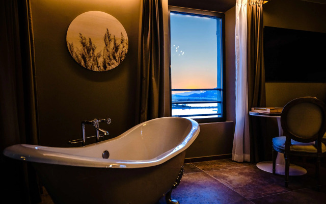 Le Hameau des Pesquiers Ecolodge, Curio Collection by Hilton