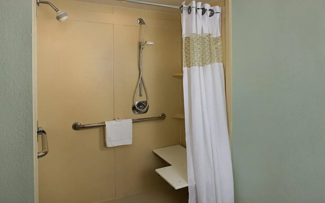 Hampton Inn Naples Central