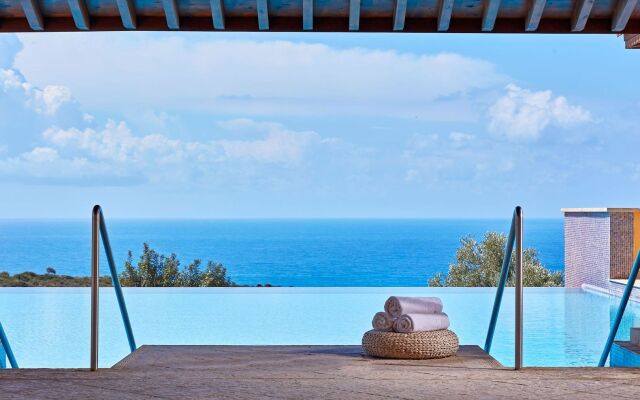 Aphrodite Hills Hotel
