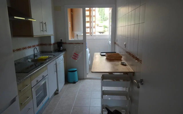 CASARES appart 2 ch dans parc tropical avec vue sur mer, montagne et piscine