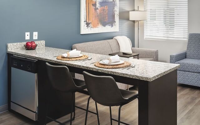 stayAPT Suites Atlanta-Newnan