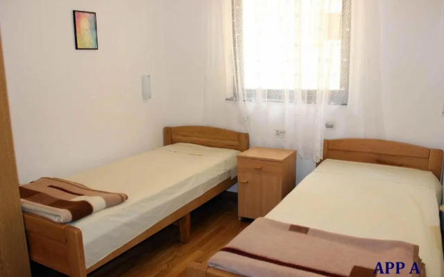 Apartments Dar - beautiful garden