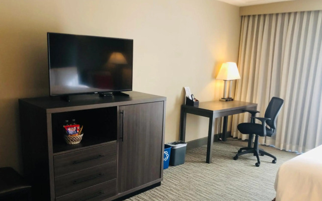 GreenTree Inn & Suites Alhambra