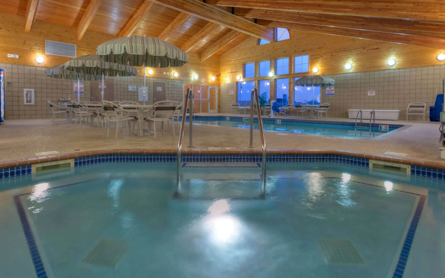 AmericInn by Wyndham Newton