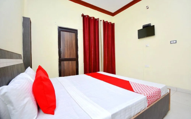 White House By OYO Rooms