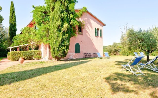 Beautiful Farmhouse in San Vivaldo with Swimming Pool