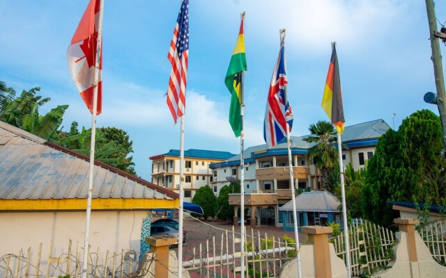 Glamossay Hotel
