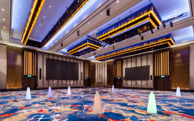 M Resort & Hotel