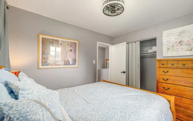 Pet-friendly Arlington Townhome w/ Furnished Patio