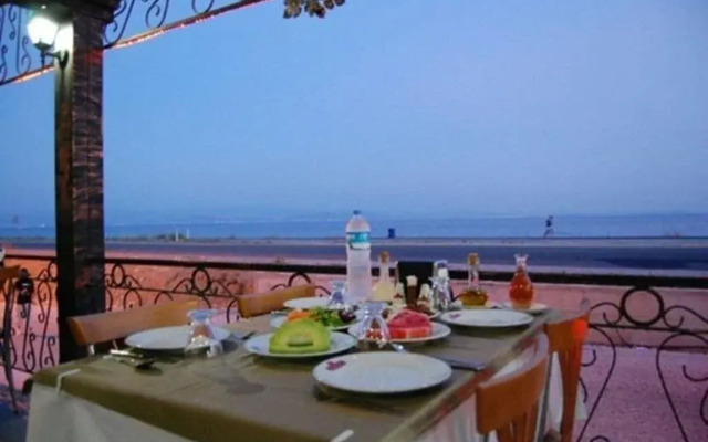 Gür Hotel