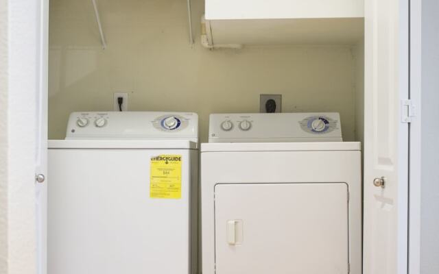 Southend 2 BR Apt near Stadium by Frontdesk