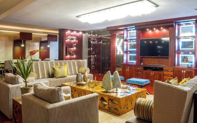 Royal Mukumbura Boutique Hotel