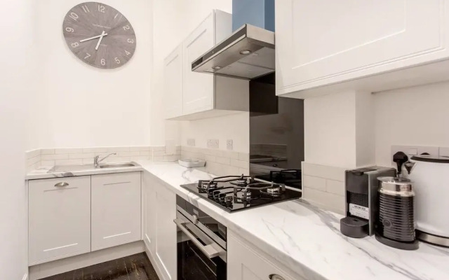 Luxury 4-bedroom Townhouse in Prestigious West End