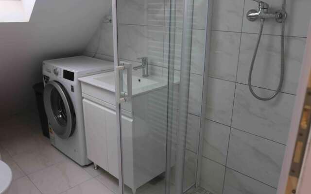 Impeccable 2-bed House in Albești