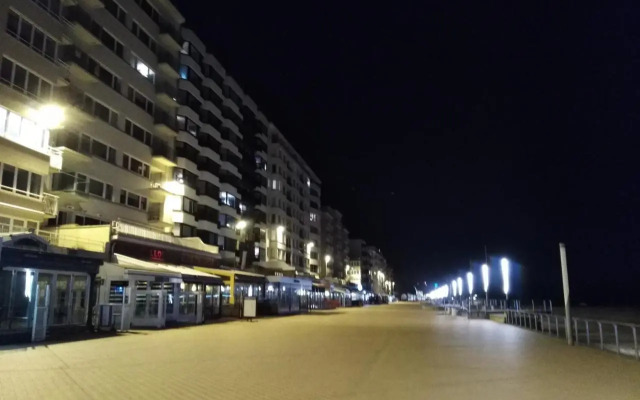 Studio center of Ostend w/parking & south terrace