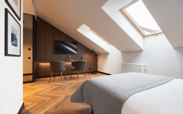 Standard dark Twin room (twin beds) — фото 4