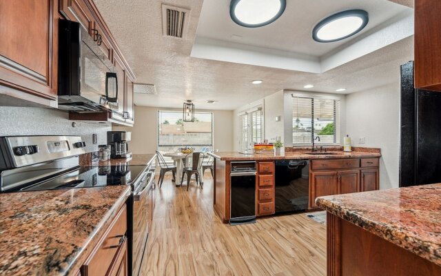 Kathleen House 4 Bedroom Home by RedAwning