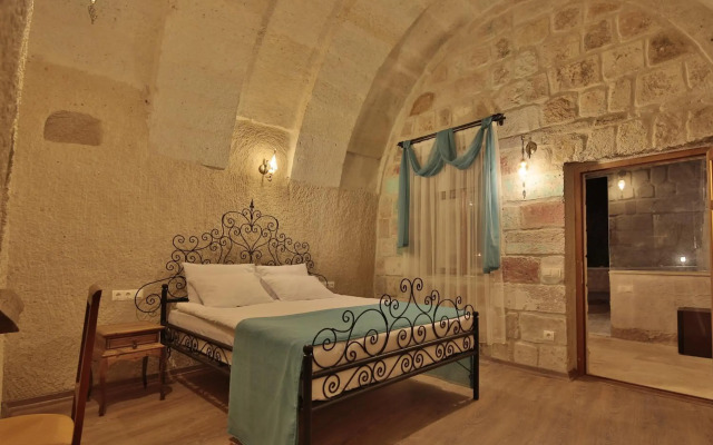 Jacob's Cave Suites