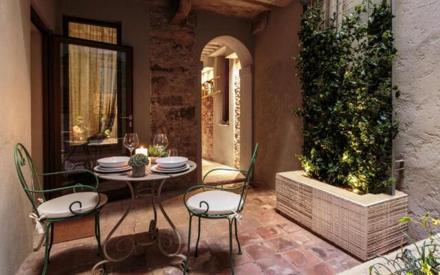 Casa Reds, THE SMART LUCCA APARTMENT SUITE inside the Walls