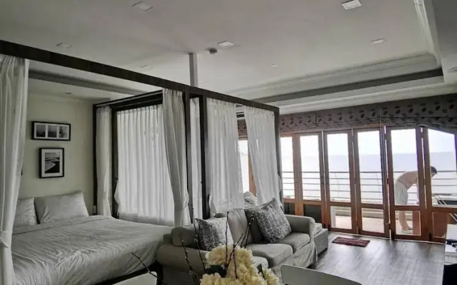 Sandy Beach Condo 17D