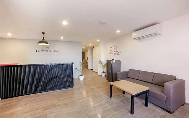 OYO Townhouse 213 Artemis Hospital