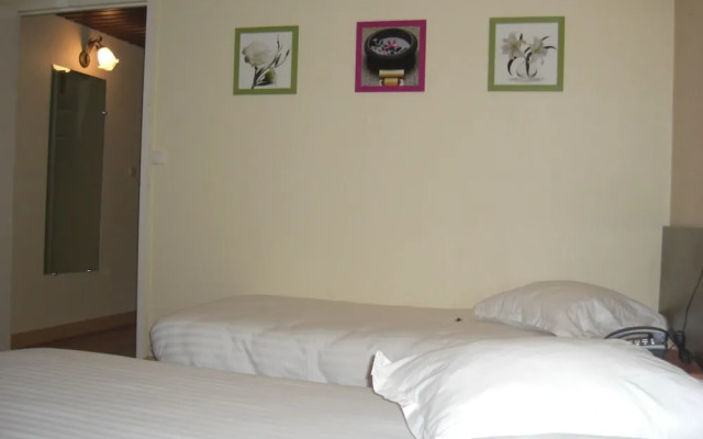 Brit Hotel Nevers 3*
