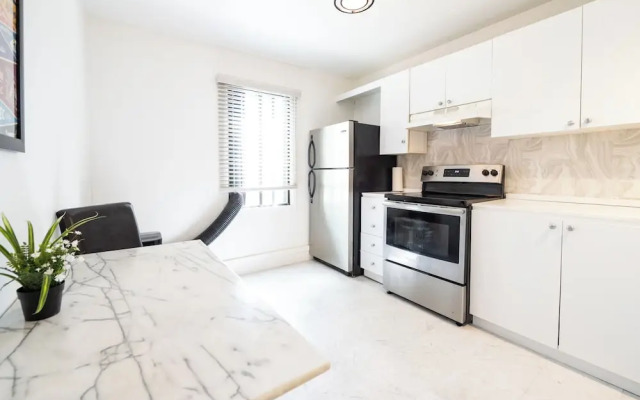 Rue Drolet 2-Bedroom Apartment