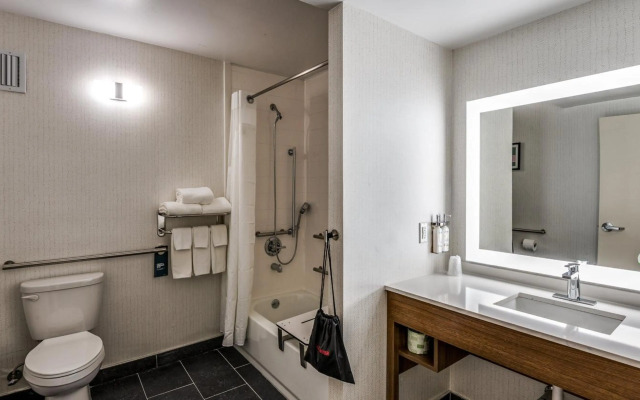 Holiday Inn Dallas Market Ctr Love Field by IHG