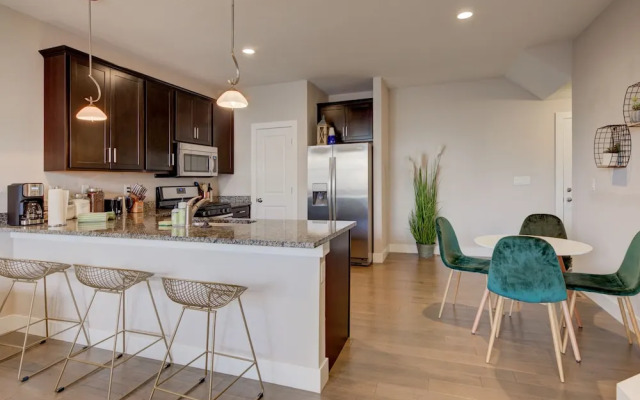Marbella Lane Executive Townhome, 20 mins to Boulder
