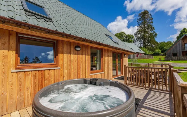 Lord Galloway 38 With Hot Tub, Newton Stewart