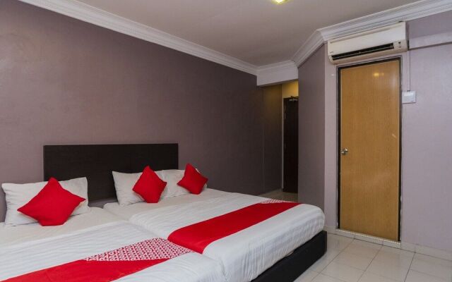 OYO 44027 Golden Horse Hotel