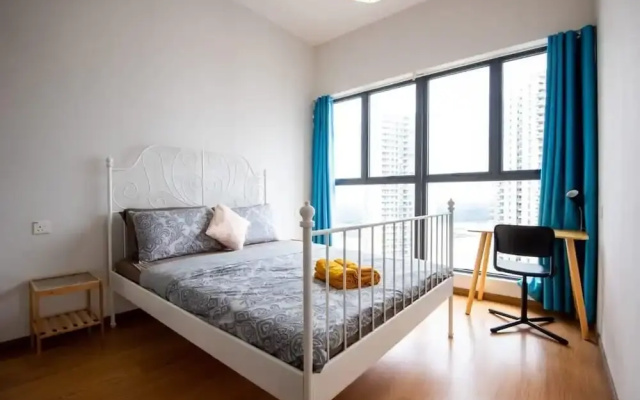 A Stylish 2BR Suite, Water Views, Free Parking