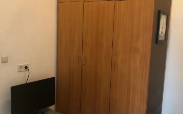 RoooMS by JR City Apartments