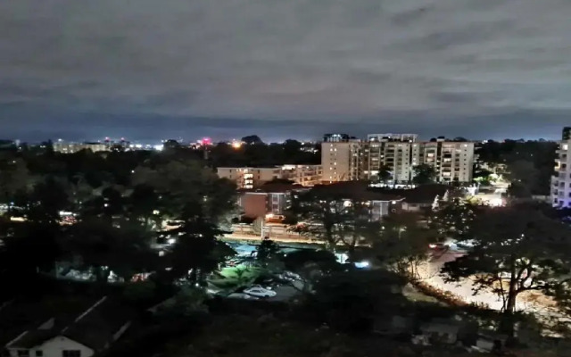 Relaxing, 3bdr with king bed & free parking