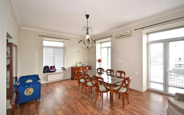 Khanjyan street, 3 bedrooms Duplex, Spacious apartment for rent DXA344