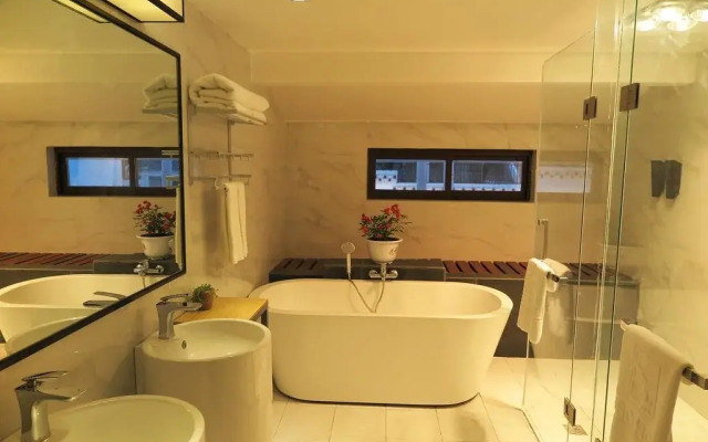 Sweet Valley Foso Hotel