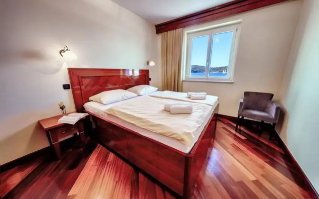 Seafront Apartment For4