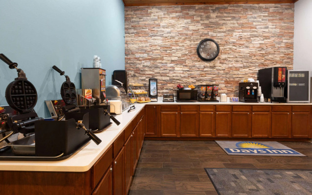 Days Inn by Wyndham Hutchinson