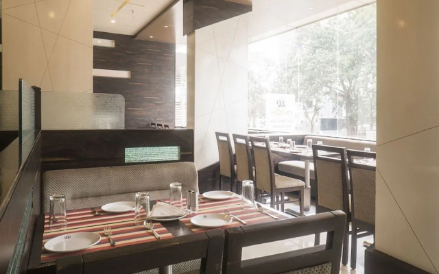 Super Townhouse OAK Regal Inn Near Sant Tukaram Nagar Metro Station