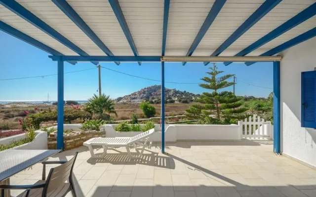 Crystal Naxos 2 Apartments at Mikri Vigla