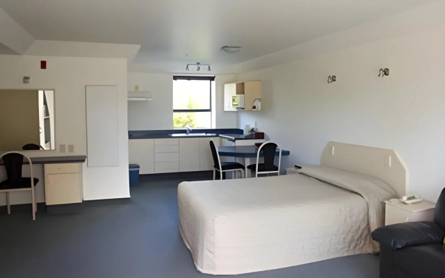 Avalon Manor Motel