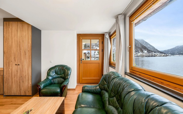 Hallstatt Lakeside Top 2