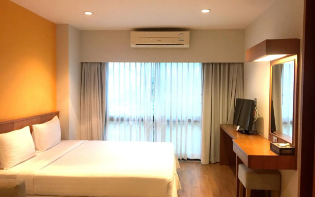 Crystal Jade Hotel