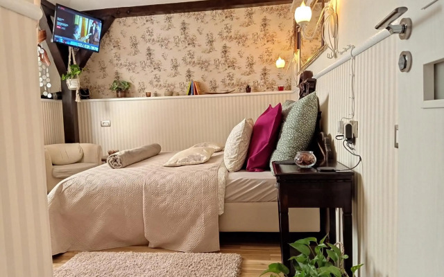 Urban Zen Den 2 Room Condo