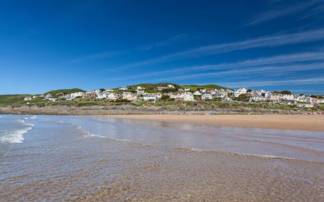 Spacious Holiday Home in Woolacombe Near Sea