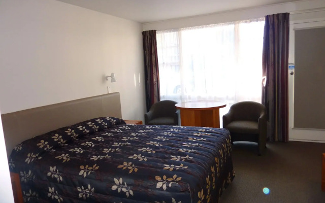 Colonial Inn Motel