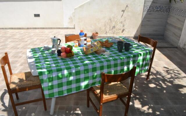 Charming Apartment In Central Location With Air Conditioning, Pets