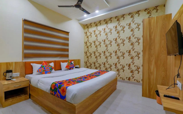 FabHotel Super 3 Premium - 800m from Kashi Vishwanath Temple