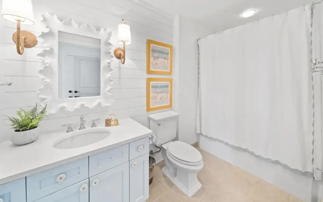 Vitamin Sea 3 Bedroom Condo by RedAwning