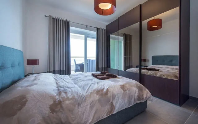 Seafront Luxury Apartment Incl Pool